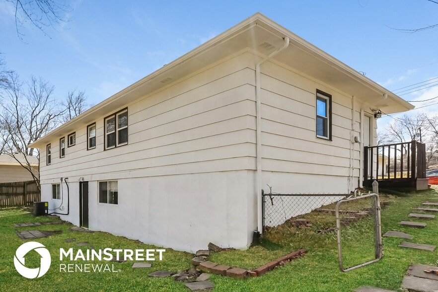 Building Photo - 13000 E 54 St