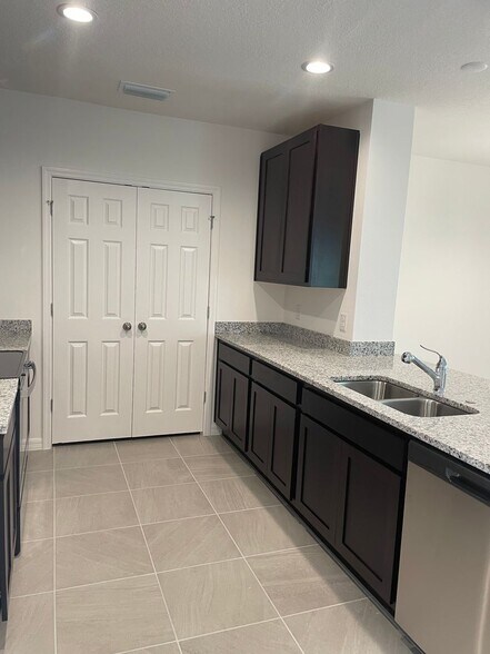 Building Photo - 1120 Myrtle Hammock Ln