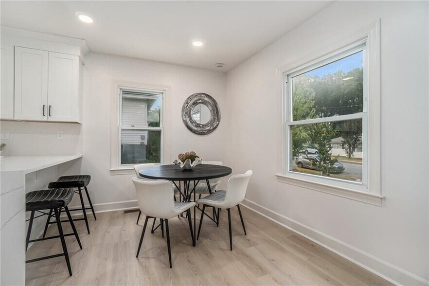 Building Photo - 2539 Glendale Cir SE