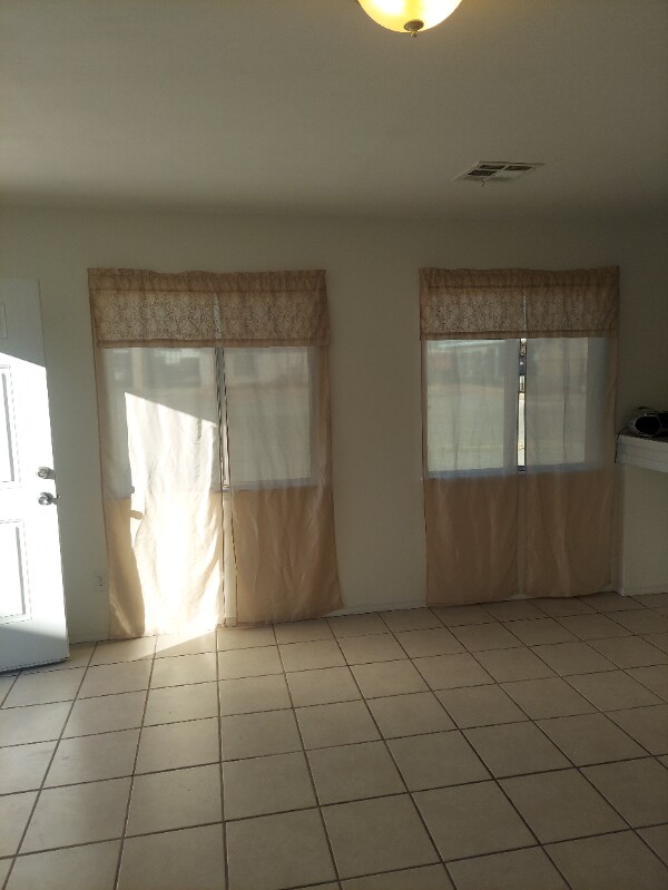 Building Photo - 5616 Bagdad Way