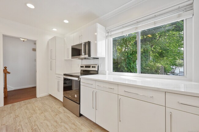 Building Photo - 75 Cos Cob Ave