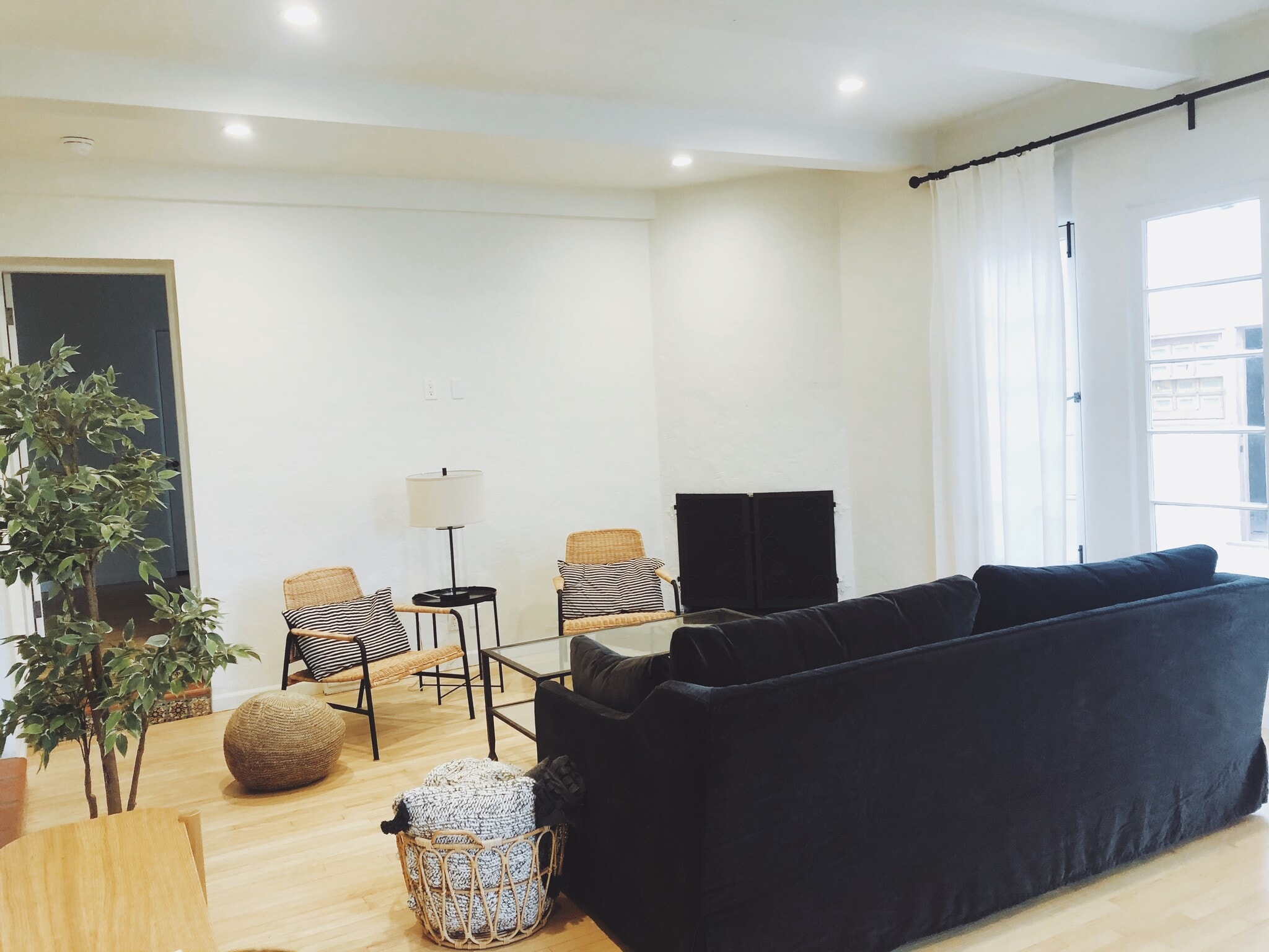 Building Photo - 922 N La Jolla Ave