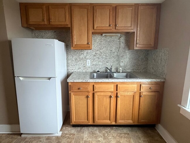 Building Photo - 250 S Pershing Ave