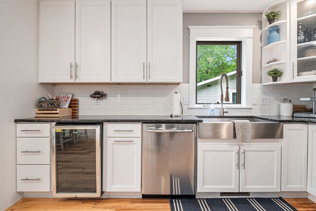 Building Photo - 8015 Aarwood Trail NW