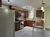 Building Photo - 2262 Locke Cir