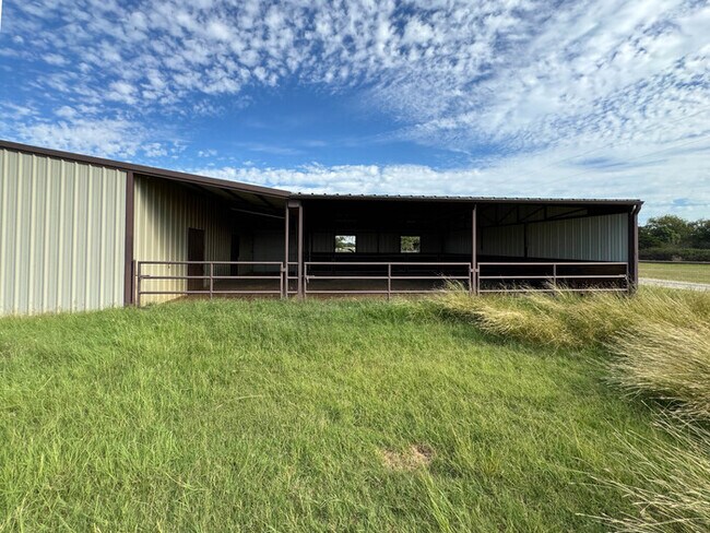 Building Photo - 1559 E Blackjack Rd E