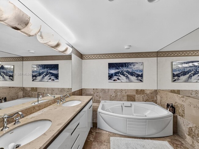Building Photo - 1455 Ocean Dr