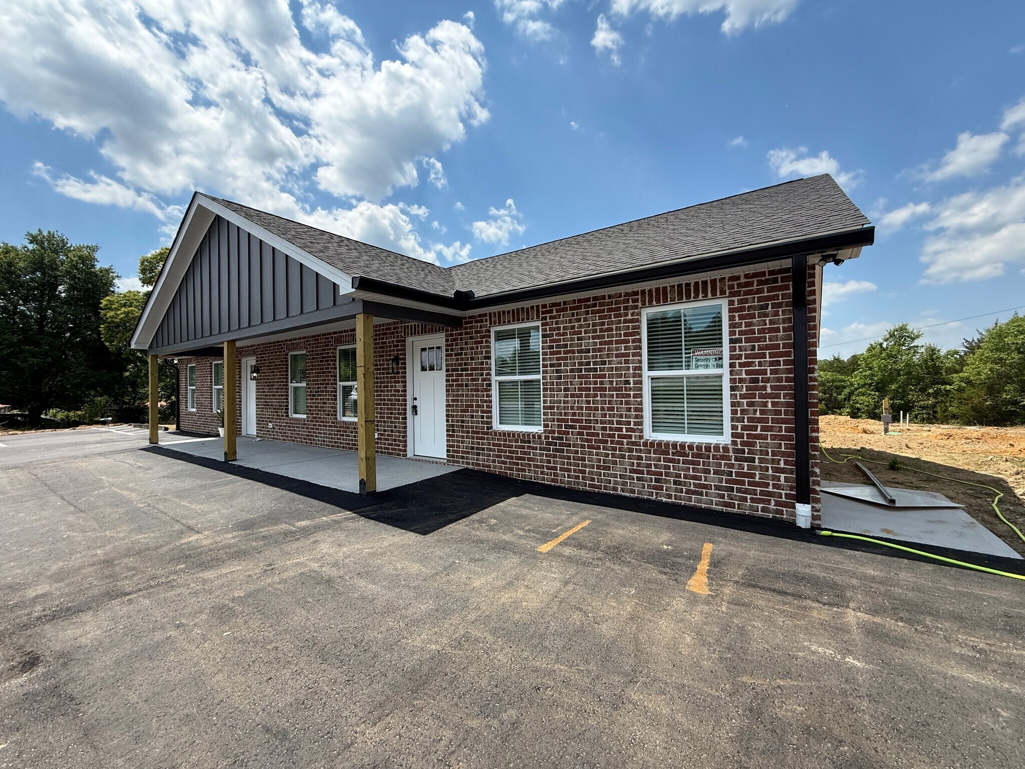 Building Photo - 570 Pippin Rd