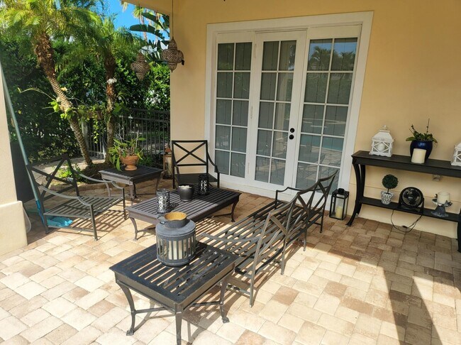 Building Photo - 6585 Martinique Way