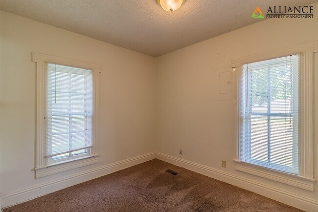 Building Photo - 711 Fremont St