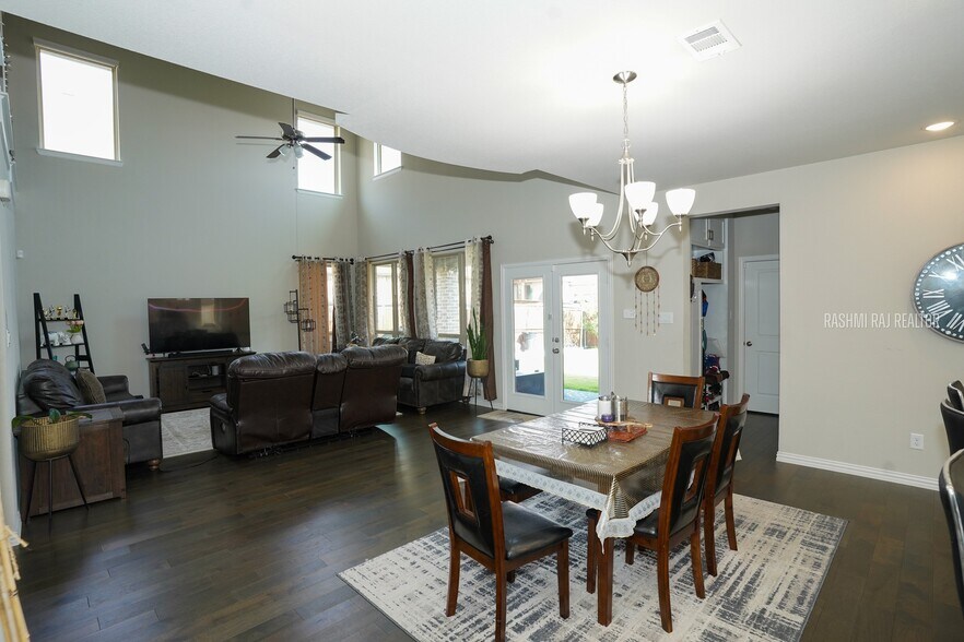 Building Photo - 12559 Ravine Creek Rd