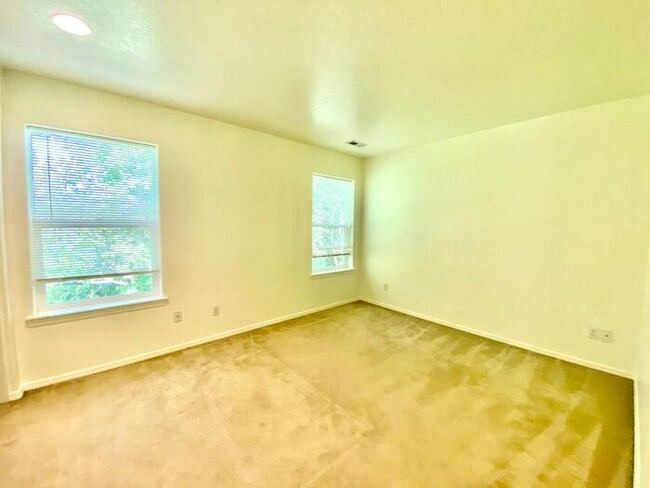 Building Photo - 3056 Lazy River Dr