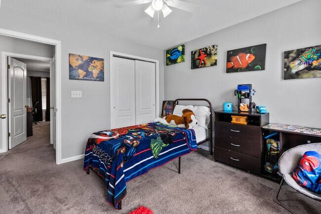 Building Photo - Luxurious 5-Bed, 2.5-Bath Home with Solar Panels in Newport News