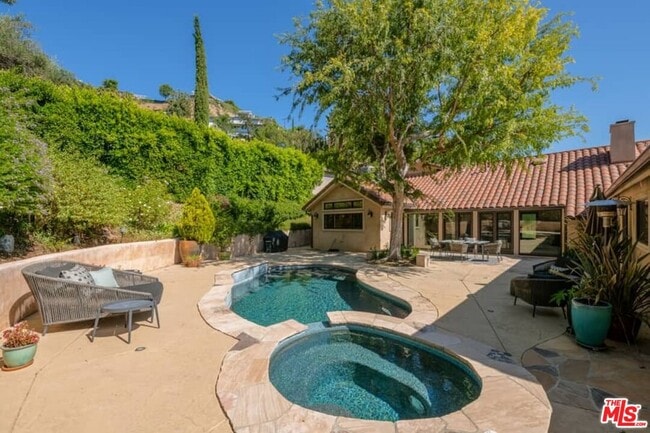 Building Photo - 9545 Dalegrove Dr