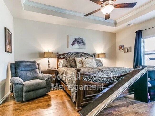 Building Photo - 811 E Mosier St