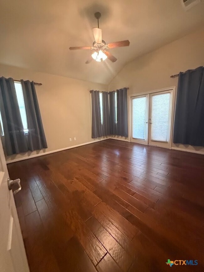 Building Photo - 270 Delanoy Dr