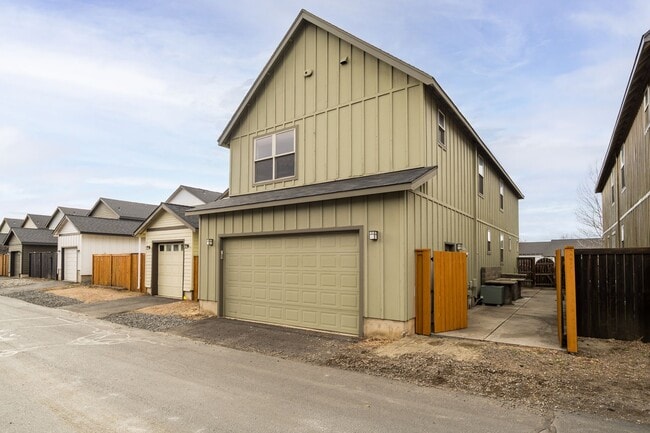 Building Photo - Spacious 4-Bedroom Home with New Paint & Carpet, Fenced Yard