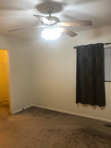 Building Photo - 899 Canary Ln