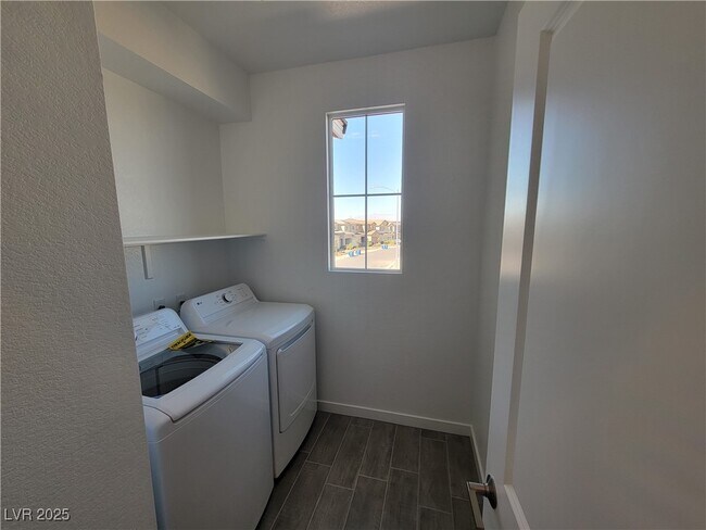 Building Photo - 187 Jaldena Ln