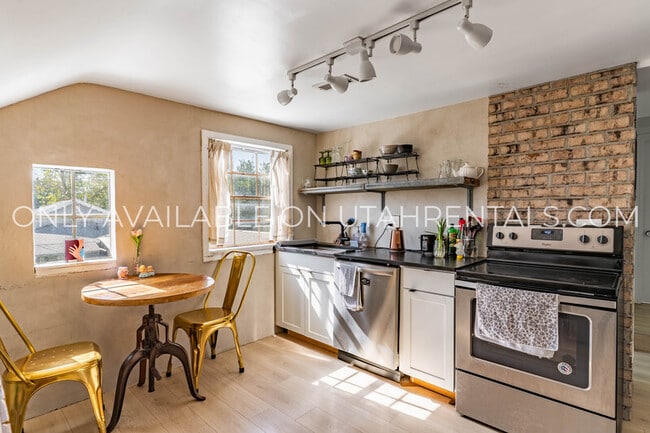 Building Photo - 537 E 200 N