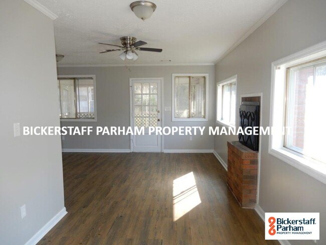 Building Photo - Brick Home Located Off Of Schatulga Rd! Wi...