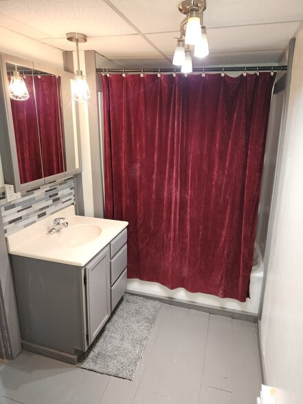 MF Bath - 1111 University Ave