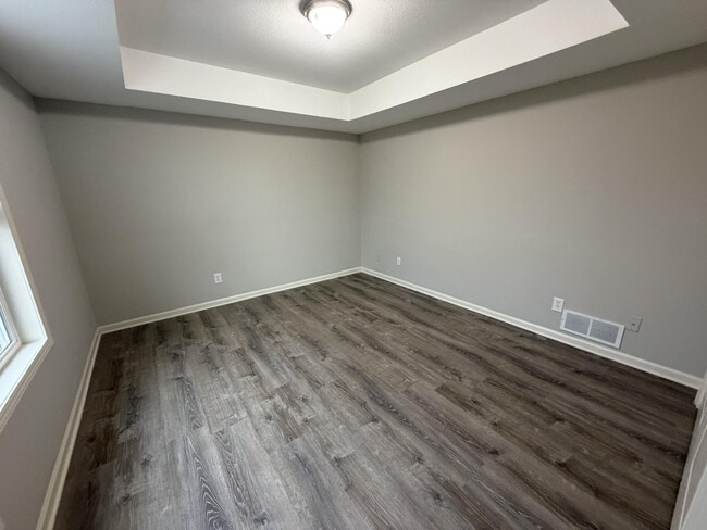 Building Photo - 208 Jackal Dr