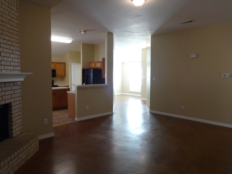 Building Photo - 1205 Rio Bravo Dr