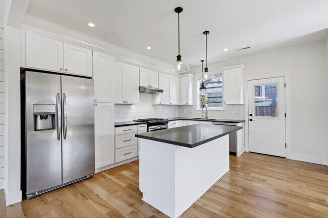 Building Photo - DESIRABLE CRESTON-KENILWORTH / CORNER LOT, LUXURY 4 BEDROOM, TWO EN-SUITES W/FULL BATHS