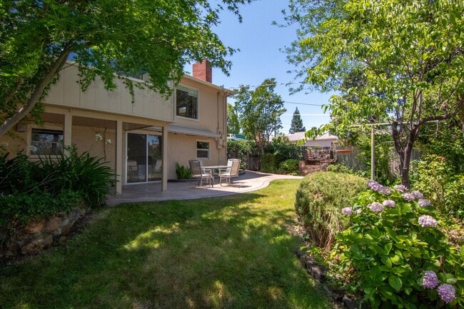 Building Photo - Spacious Custom Redding Home with Characte...