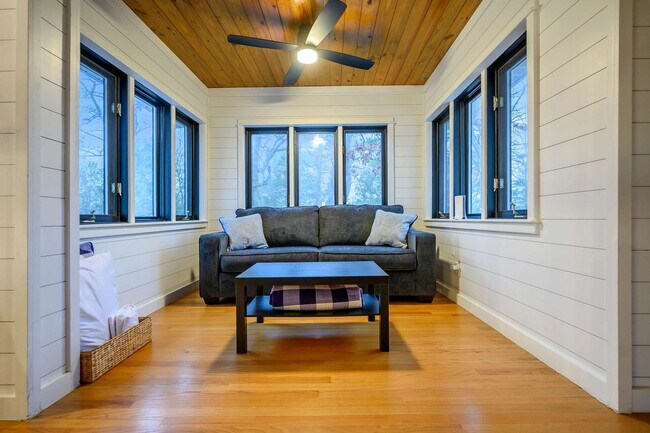 Building Photo - 47 White Pne Rd