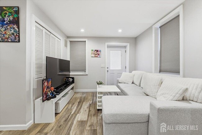 Building Photo - 316 Evergreen Ave