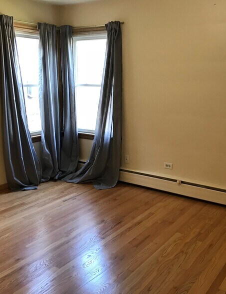 Building Photo - 2533 S 57th Ct