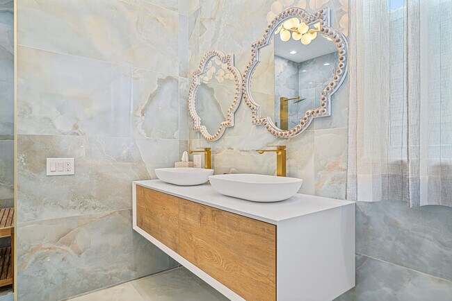 Building Photo - 20 St Francis Dr S