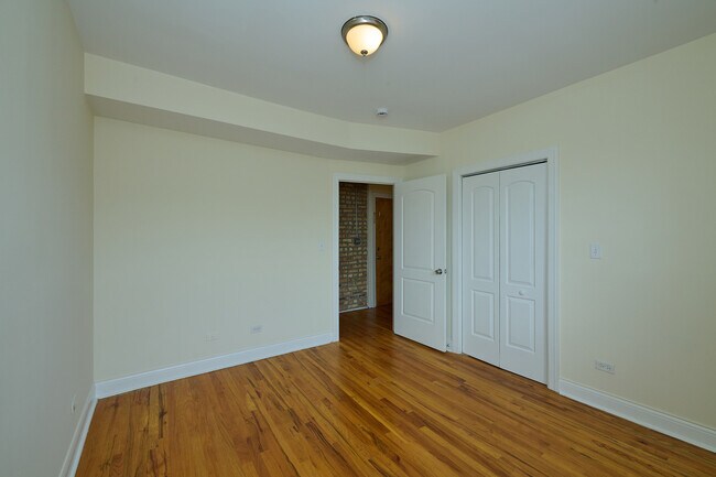 Building Photo - 5014 N Harding Ave