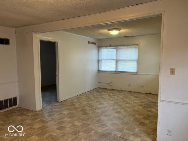 Building Photo - 741 N Rangeline Rd