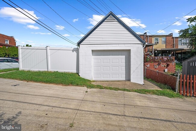 Building Photo - 7901 Wynbrook Rd
