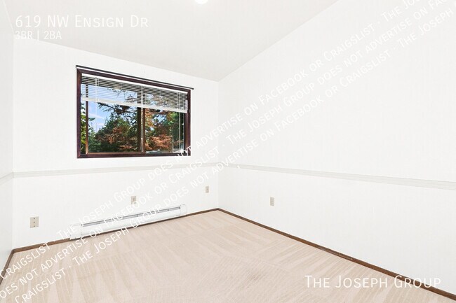Building Photo - 619 NW Ensign Dr