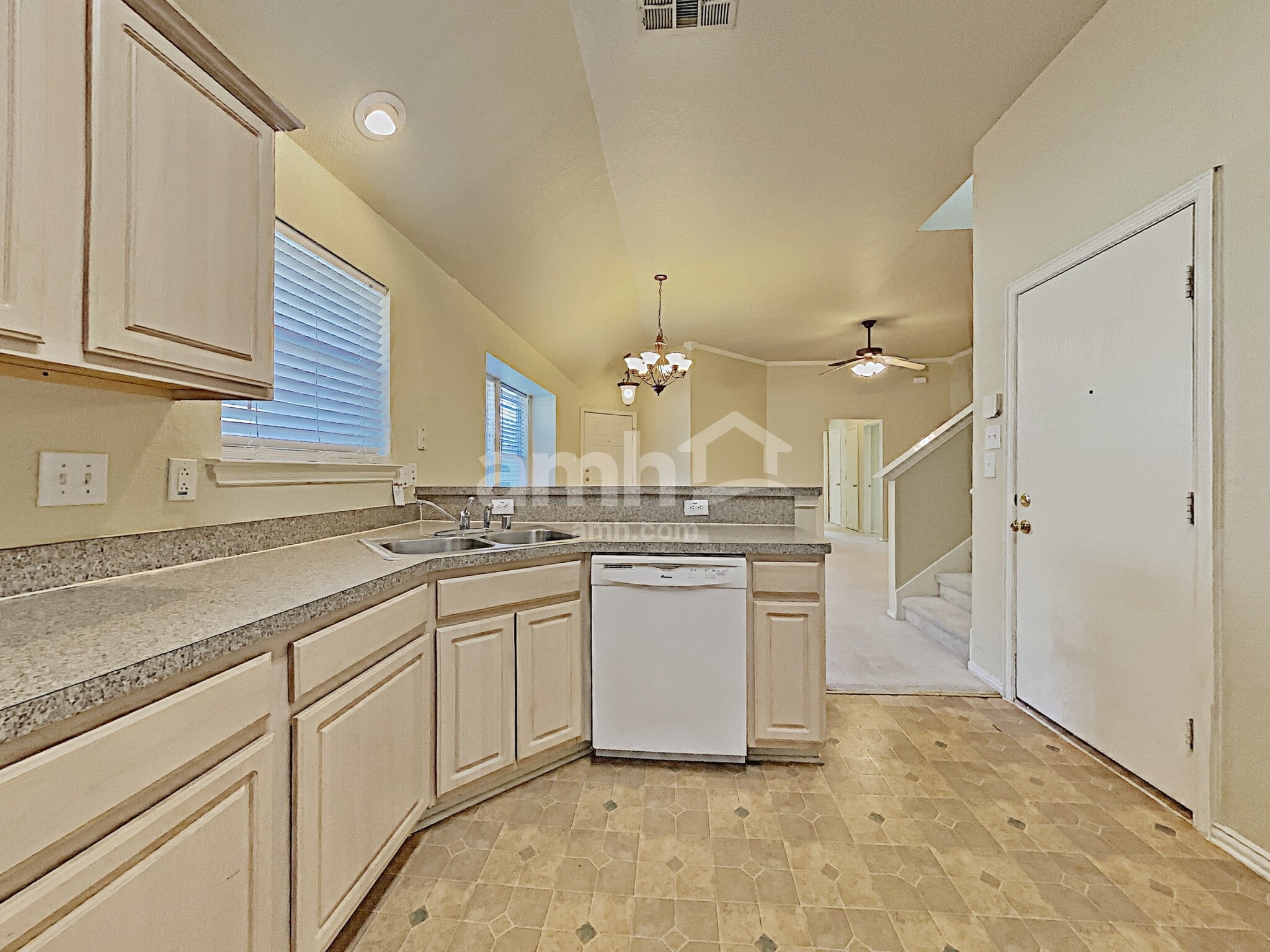 Building Photo - 1637 Myrtle Dr