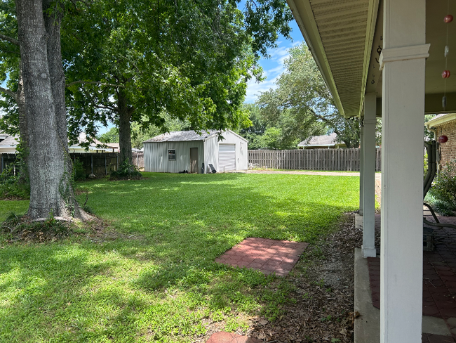 Building Photo - 205 N Rushmore Ln