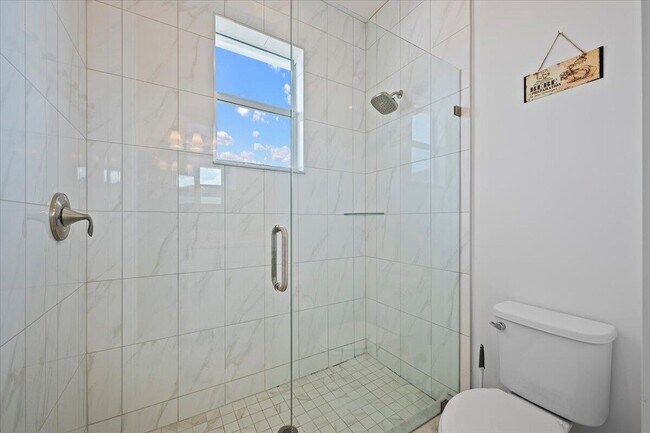 Building Photo - 1127 Faulkner Ter