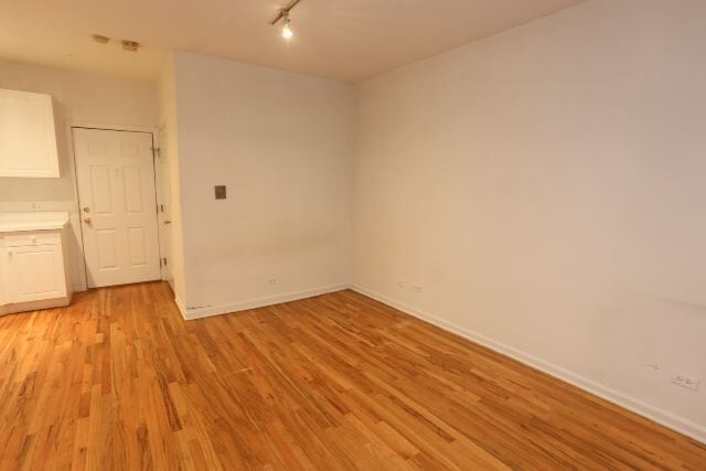 Building Photo - 909 W Dakin St