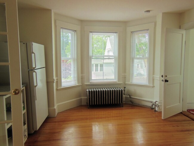 Building Photo - 90 Lothrop St