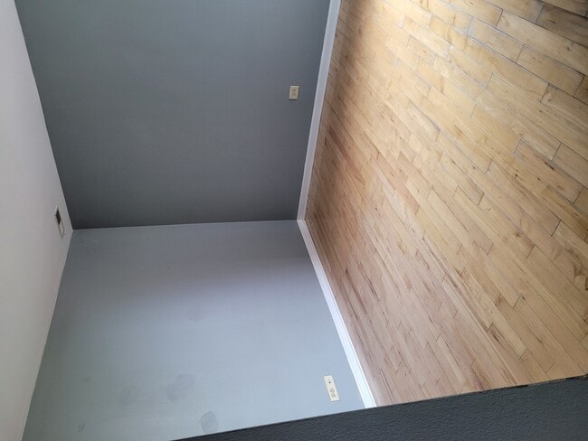 Building Photo - 6000 Oakwood Dr