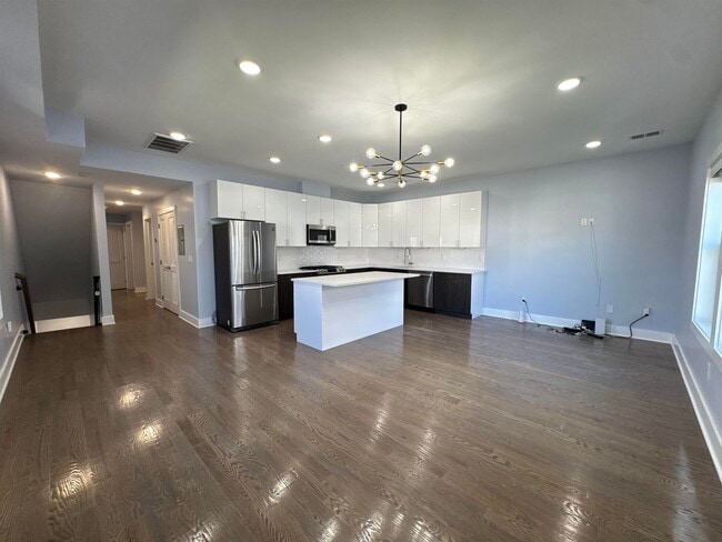 Building Photo - 339 Randolph Ave
