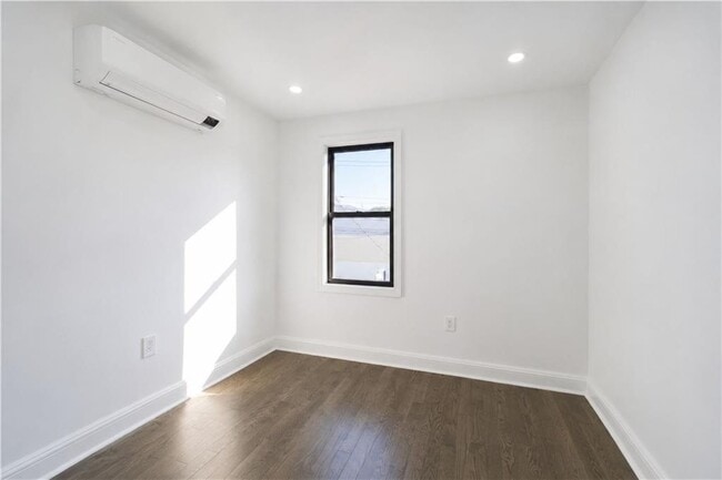 Building Photo - 2171 Hendrickson St
