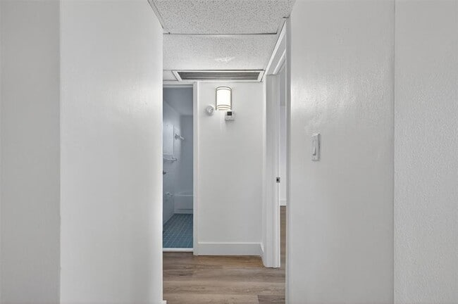 Building Photo - 2465 SW 18th Ave