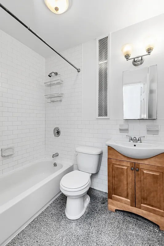 Building Photo - 566 Baltic St