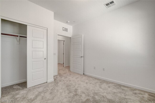 Building Photo - 5730 Sky Pointe Dr