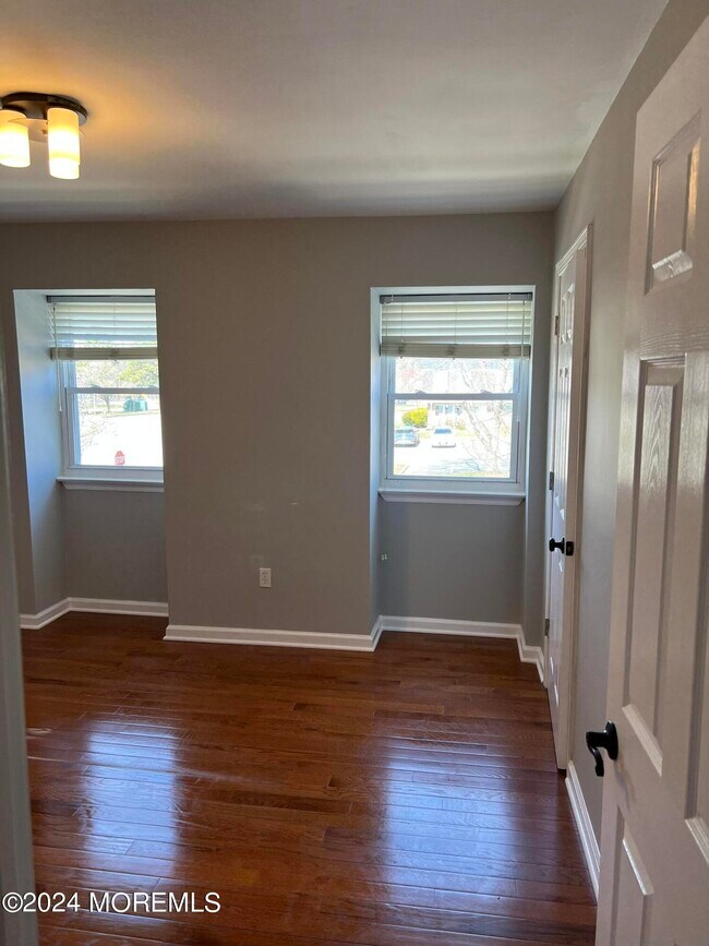 Building Photo - 73 Briar Mills Dr